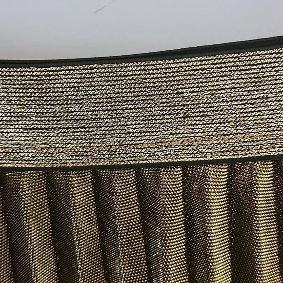 Elegant metallic olive Green Pleated Skirt - Picture 3 of 11